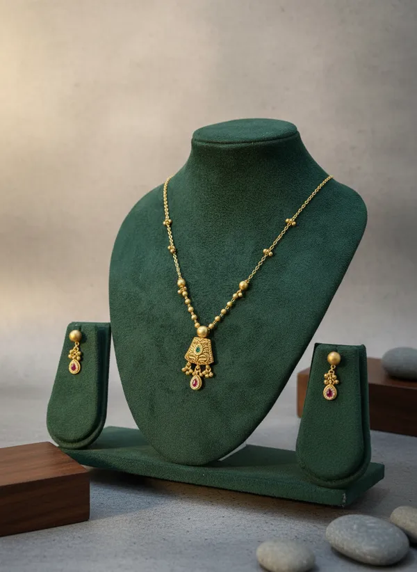 Antique_Gold_Engraved_Pendant_Necklace_Set_With_Ruby_Drop