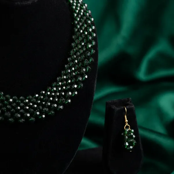 Sparkling_Black_And_Green_Crystal_Beaded_Necklace_With_Matching_Earrings