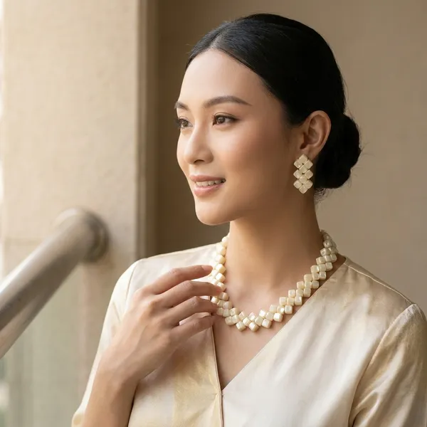 Off_White_Square_Necklace_And_Earring