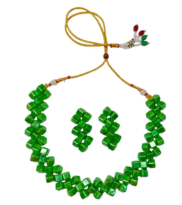 Parrot_Green_Beaded_Necklace_And_Earrings_Set_Adjustable_Cord_Style_Jewellery_For_Women
