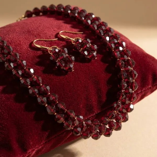 Elegant_Burgundy_Beaded_Jewelry_Set_-_Necklace_And_Earrings