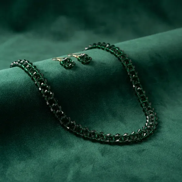 Elegant_Emerald_Green_Beaded_Necklace_And_Earrings_Set