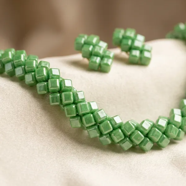 Green_Diamond-Pattern_Beaded_Jewellery_Set_With_Necklace_And_Earrings