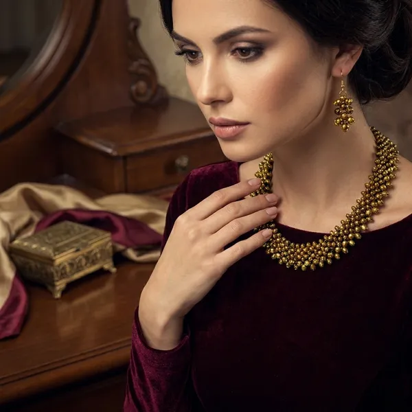 Golden_Bridal_Party_Wear_Crystal_Jewellery_Set_For_Women