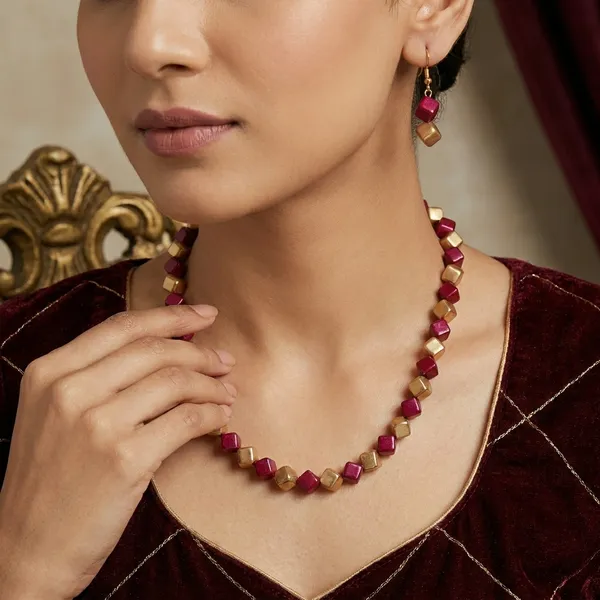 Dark_Red_Square_Single_Line_Berry_Jewellery_Set_For_Women