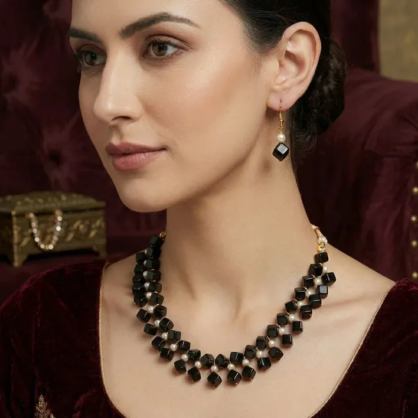 Black_Handmade_Pearl_Jewellery_Set_For_Women