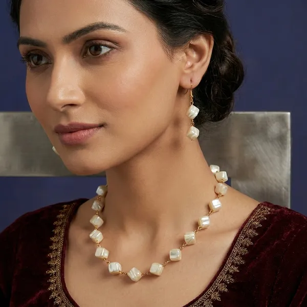 White_Square_Traditional_Jewellery_Set_Off_For_Women