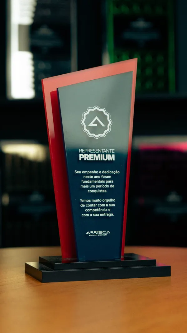 Customized_Acrylic_Trophy_With_Star_Design_And_Crystal_Base