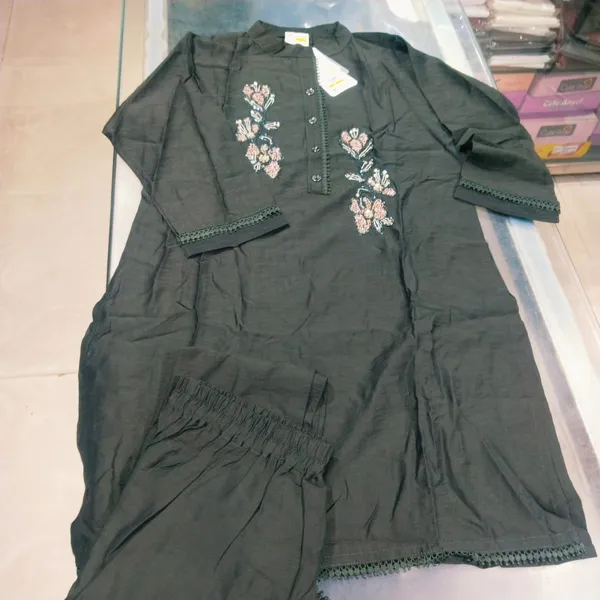Green_Embroidered_Kurta_Set_With_Pants