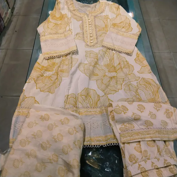 White_And_Gold_Embroidered_Salwar_Suit_Set