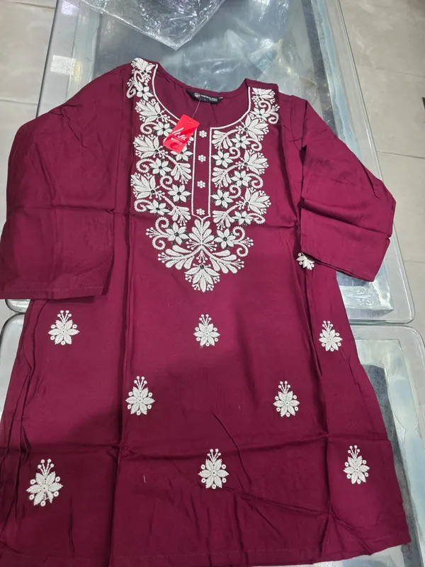 Maroon_Embroidered_Kurti_With_White_Floral_Thread_Work