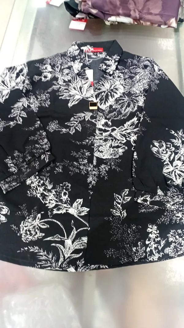 Black_And_White_Floral_Print_Short_Sleeve_Shirt
