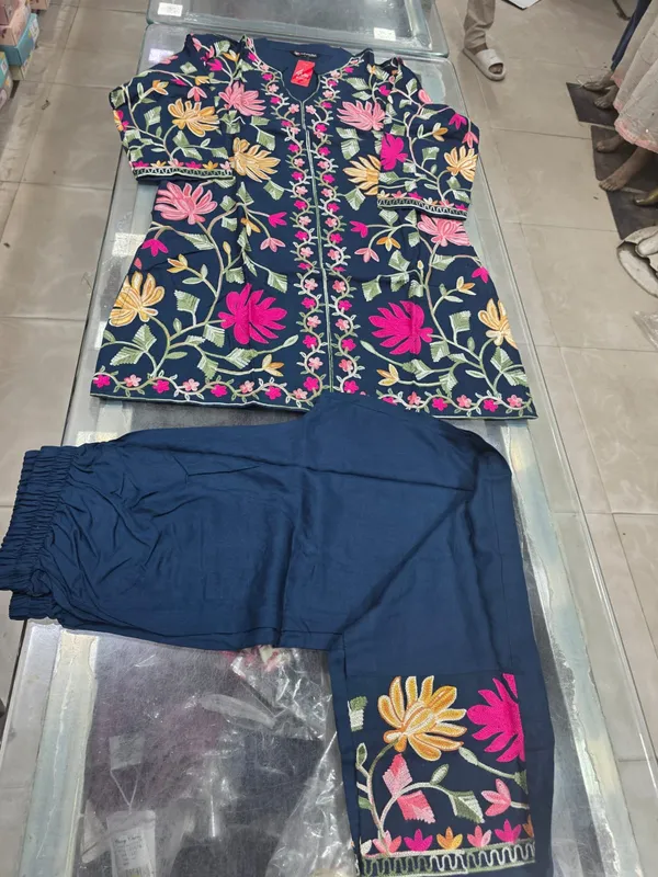 Embroidered_Floral_Kurti_With_Palazzo_Set