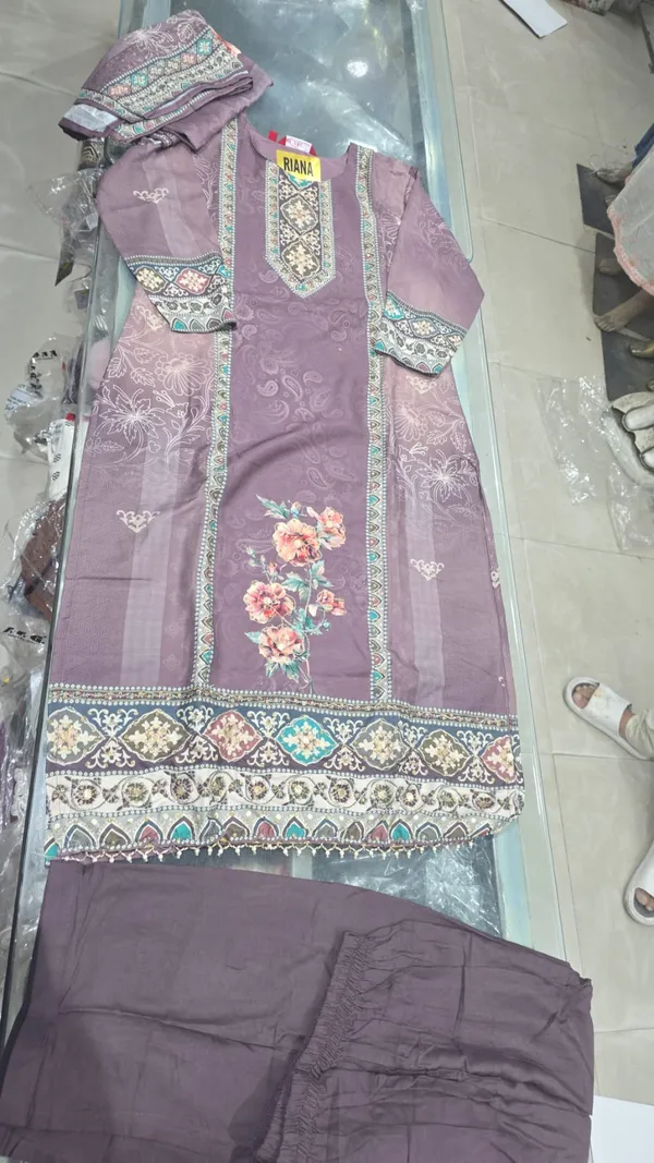 Elegant_Mauve_Embroidered_Pakistani-Style_Suit_Set_With_Dupatta