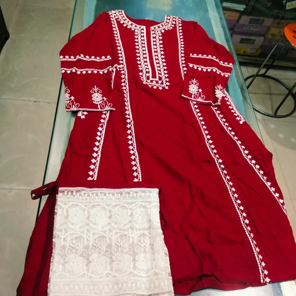Red_Embroidered_Kurti_Set_With_White_Dupatta