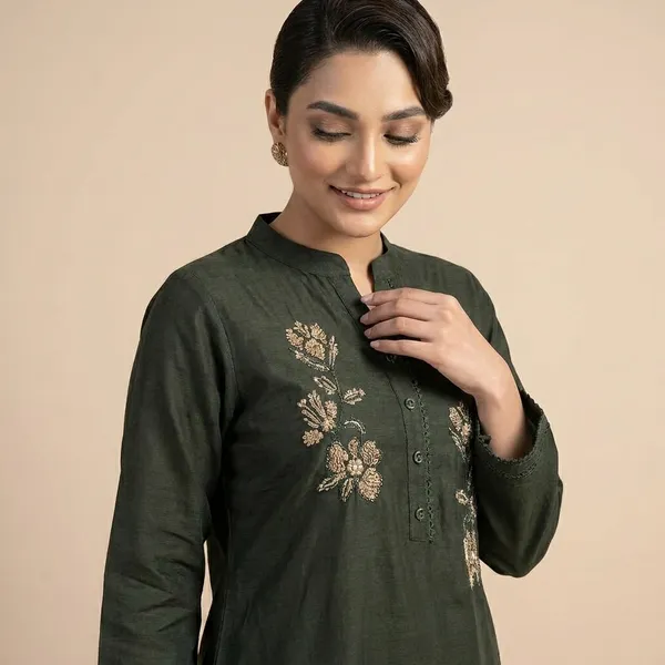 Green_Embroidered_Kurta_Set_With_Pants