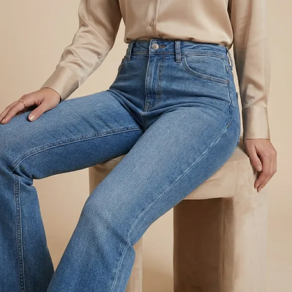 Blue_Premium_And_Elegant_Flared_Jeans