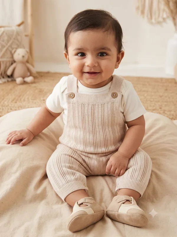 Unisex_Organic_Cotton_Romper_With_Shoulder_Strap_And_Crotch_Opening