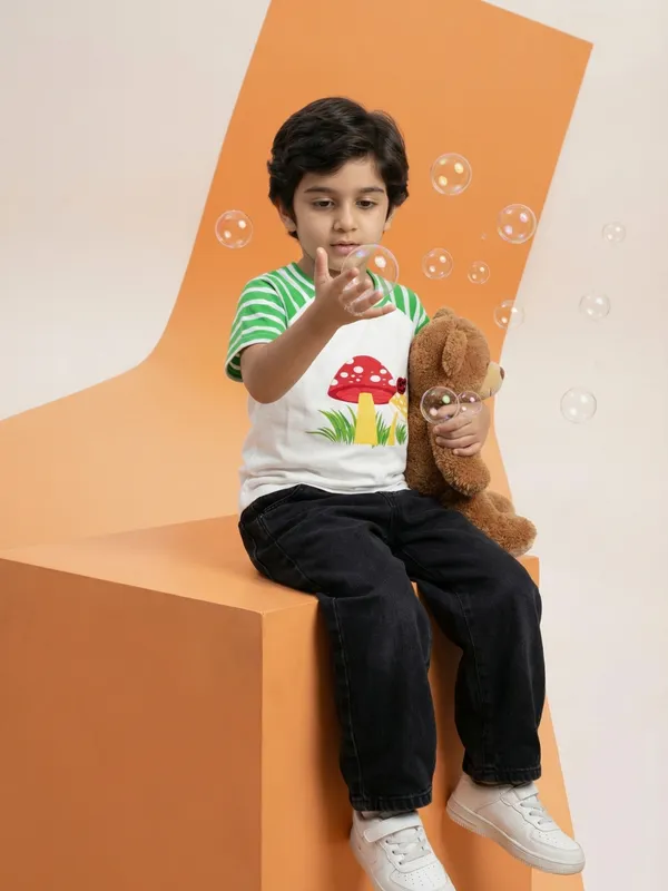 Boys_Organic_Cotton_Single_Jersey_Short_Sleeve_Mashroom_Print_T_Shirt_White
