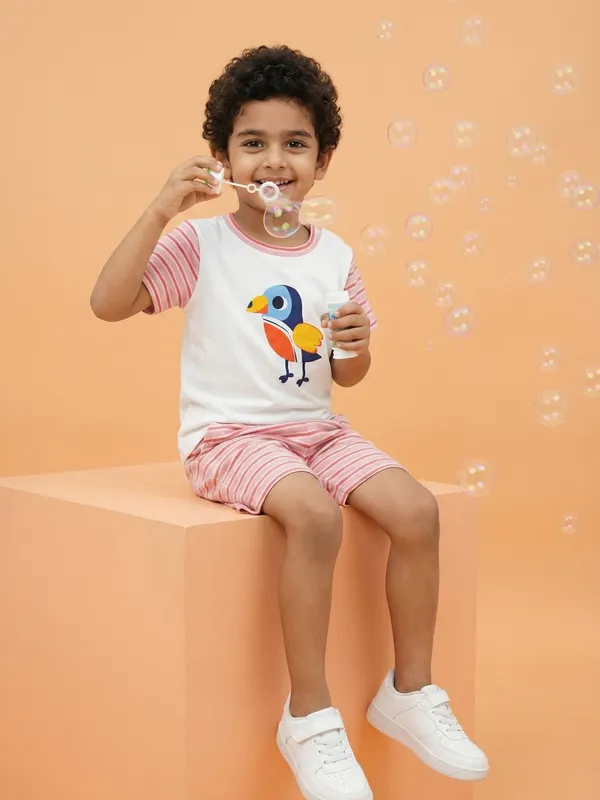 Boys_Organic_Cotton_Interlock_Short_Sleeve_Bird_Chest_Print_T_Shirt_And_Shorts_Set_White
