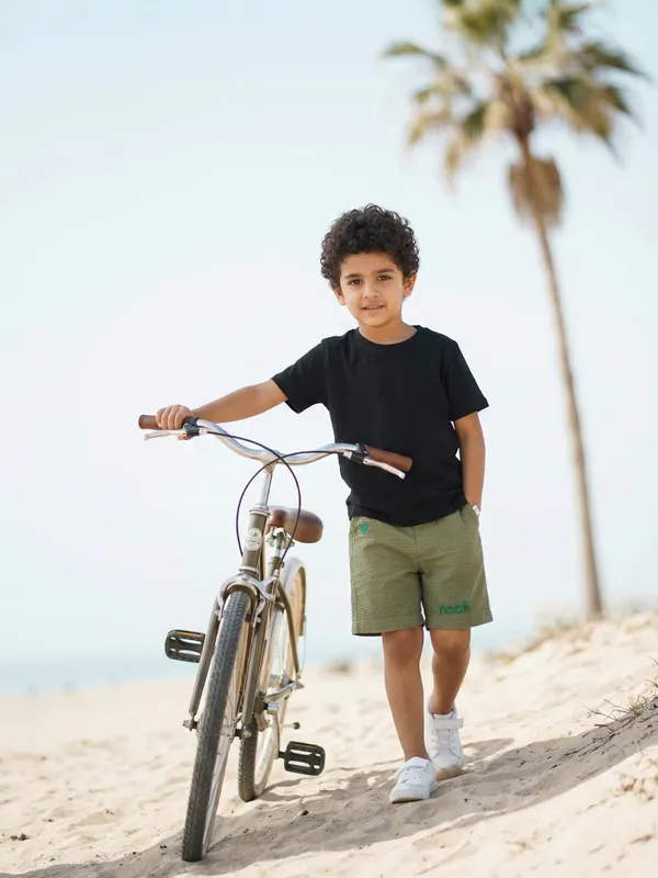 Boys_Organic_Cotton_Seer_Sucker_Knee_Length_Rock_Embroidered_Shorts_Green