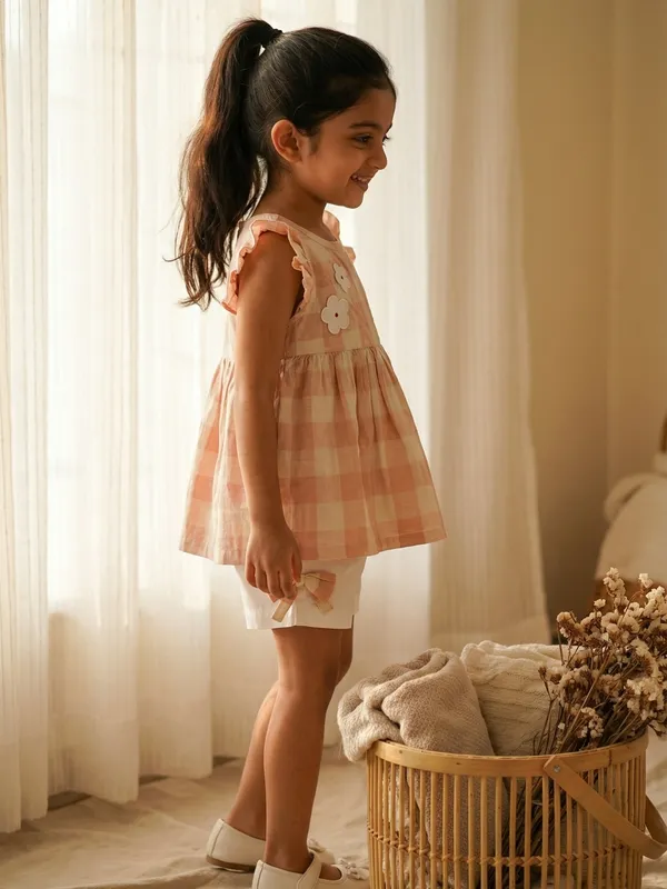 Girls_Organic_Cotton_Checks_Sleevless_Flowers_Applique_Top_And_Shorts_Set_Pink