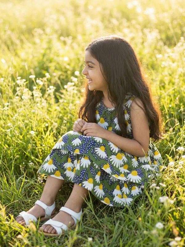 Girls_Organic_Cotton_Poplin_Sleevless_Flower_All_Over_Print_Dress_Navy