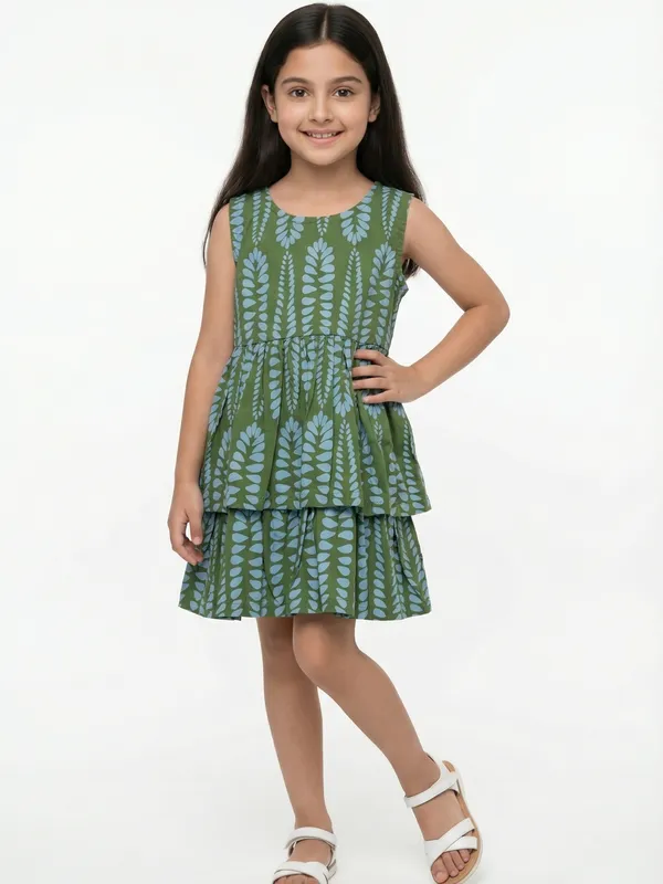 Girls_Organic_Cotton_Poplin_Sleevless_All_Over_Print_Dress_Green