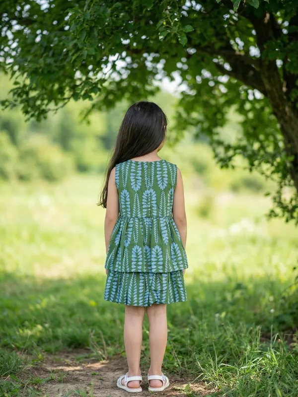 Girls_Organic_Cotton_Poplin_Sleevless_All_Over_Print_Dress_Green
