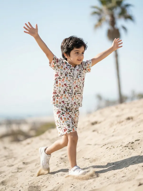Boys_Organic_Cotton_Single_Jersey_Short_Sleeve_All_Over_Print_Shirt_And_Shorts_Set_White_And_Green