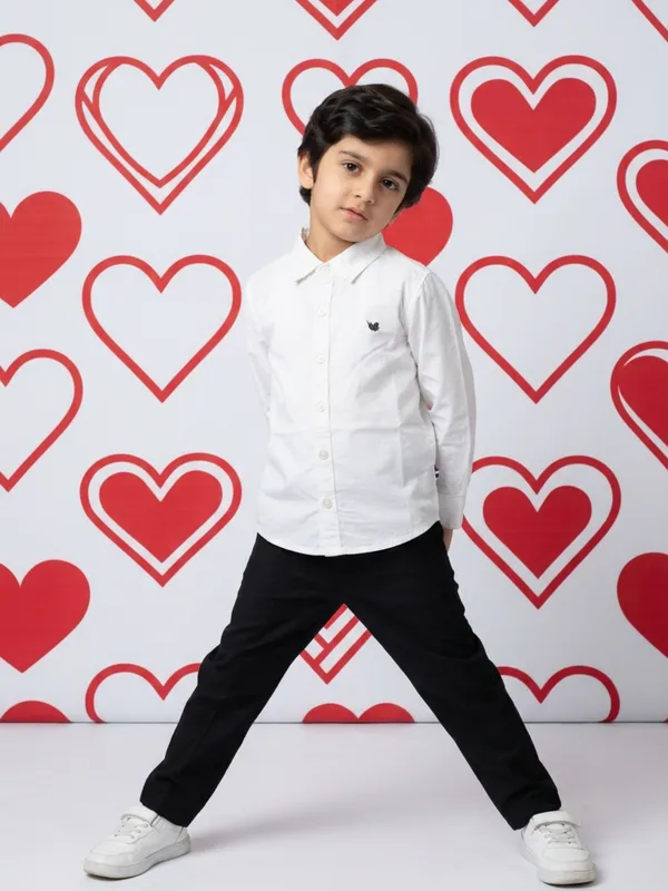 Boys_Organic_Cotton_Poplin_Full_Sleeve_Logo_Embroidered_Shirt_White