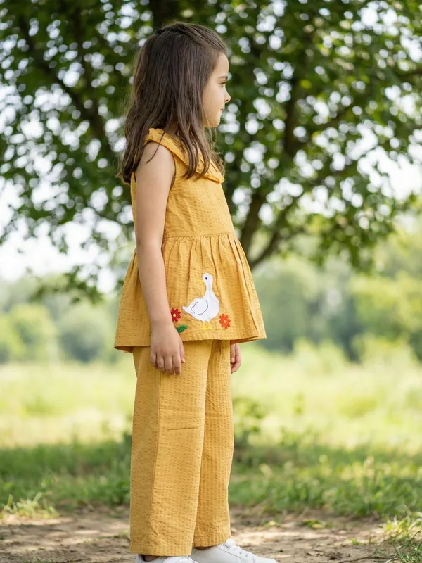 Girls_Organic_Cotton_Seer_Sucker_Sleeveless_Duck_Embroidered_Frill_Top_And_Pant_Set_Yellow