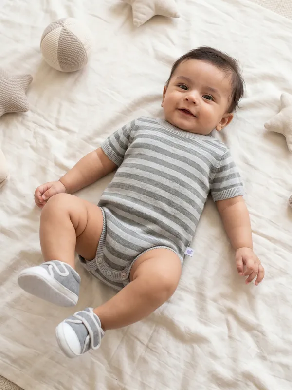 Unisex_Organic_Cotton_Half_Sleeve_Round_Neck_Sweater_Bodysuit_With_Shoulder_Opening