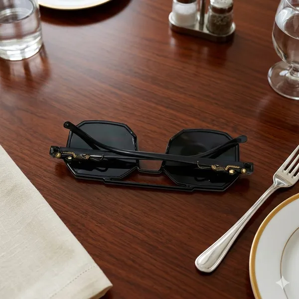 Black_Metal_Hexagonal_Sunglasses_For_Fashion_Wear