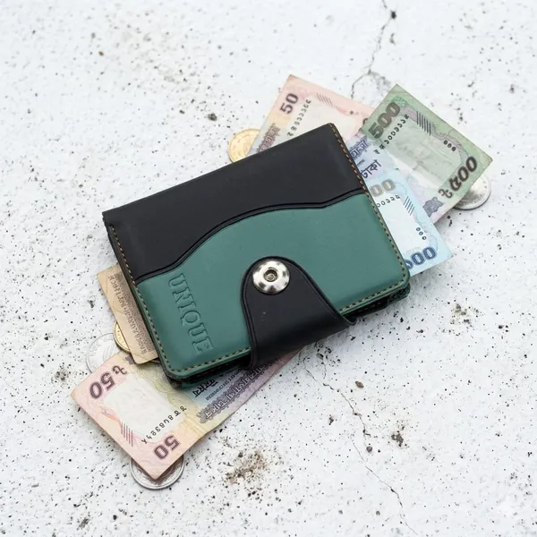 Green_&_Black_Leather_Wallet_For_Daily_Use