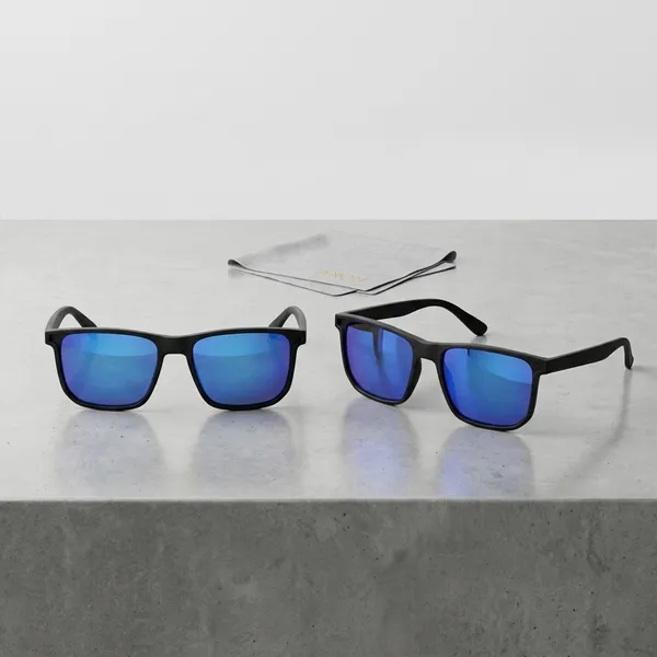 Black_&_Blue_Polycarbonate_Wayfarer_Sunglasses_For_Outdoor_Activities