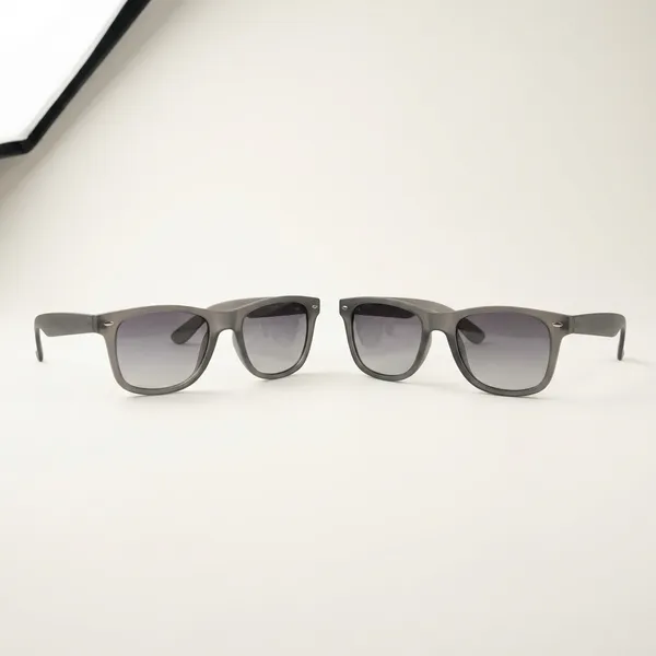Grey_Polycarbonate_Wayfarer_Sunglasses_For_Daily_Wear