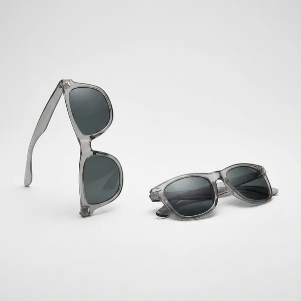 Grey_Polycarbonate_Wayfarer_Sunglasses_For_Daily_Wear