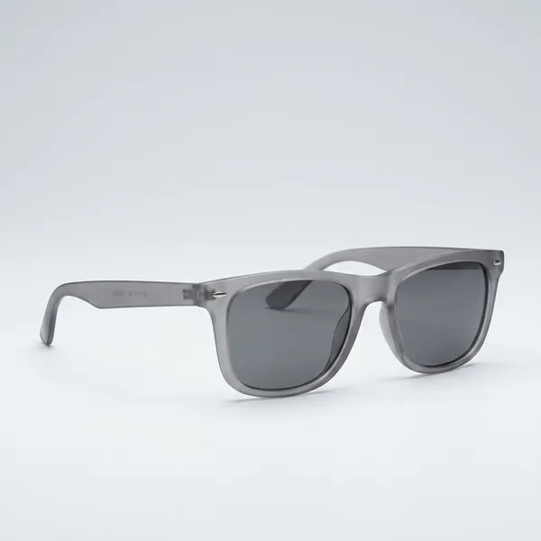 Grey_Polycarbonate_Wayfarer_Sunglasses_For_Casual_Wear