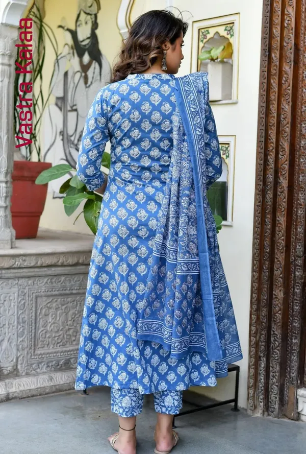 Blue_Poly_Rayon_Flared_Floral_Print_Kurta_Set_For_Women