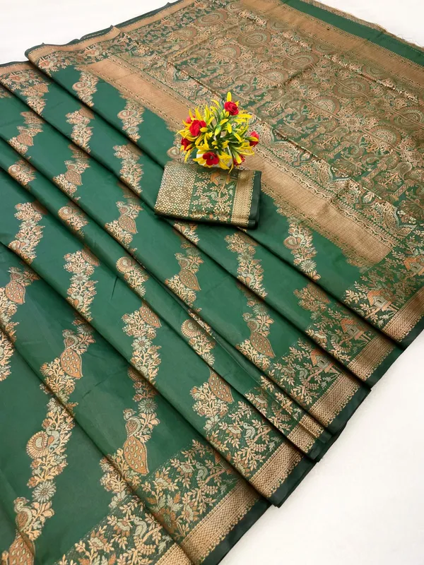 Elegant_Banarasi_Silk_Saree_With_Golden_Zari_Work_Green