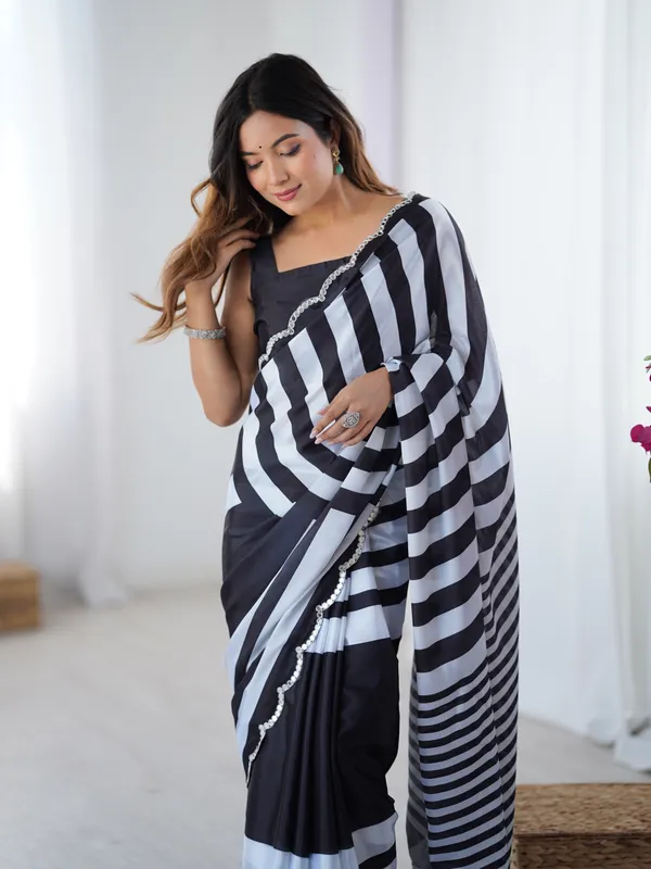 Black_And_White_Pure_Chinon_Digital_Print_Saree_With_Mirror_Work_Scallop_Border_For_Women