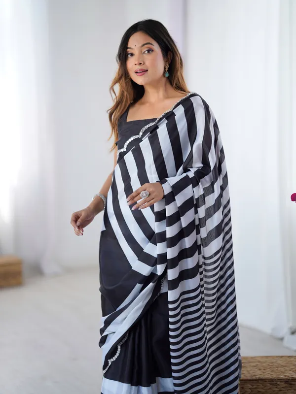 Black_And_White_Pure_Chinon_Digital_Print_Saree_With_Mirror_Work_Scallop_Border_For_Women