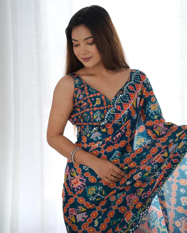 Navy_And_Yellow_Pure_Chinon_Digital_Print_Saree_With_Mirror_Work_Scallop_Border_For_Women