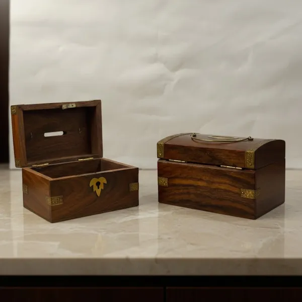 Handcrafted_Wooden_Keepsake_Box_With_Brass_Lock