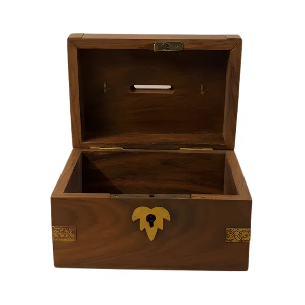 Handcrafted_Wooden_Keepsake_Box_With_Brass_Lock