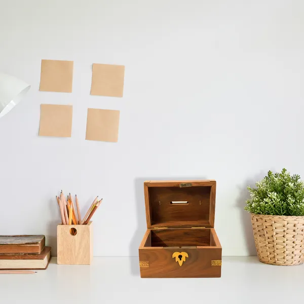 Handcrafted_Wooden_Keepsake_Box_With_Brass_Lock