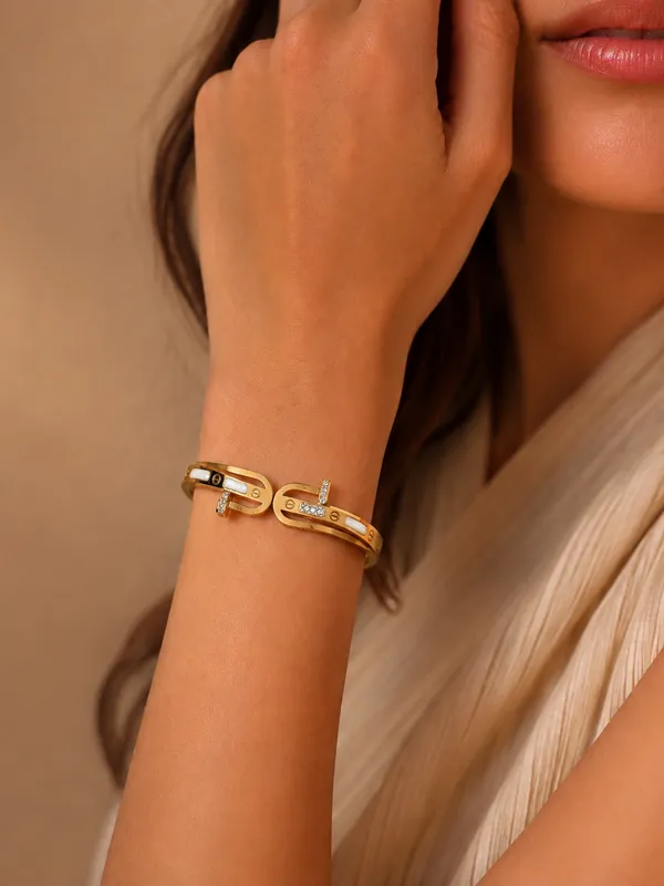 Gold_Alloy_Crystal_Bracelet_For_Women
