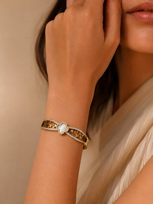 Gold_Alloy_Bangle_Bracelet_For_Women
