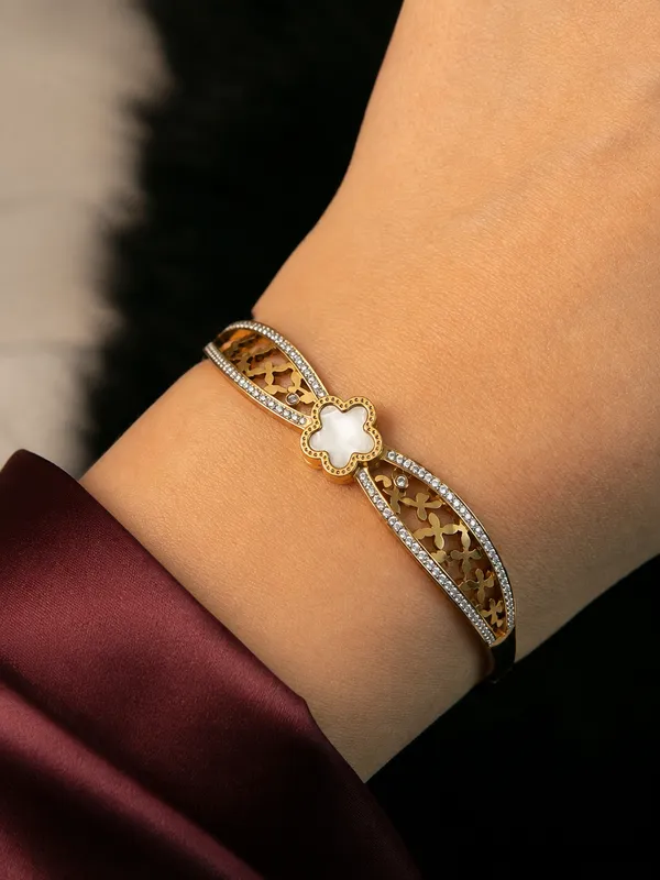 Gold_Alloy_Bangle_Bracelet_For_Women